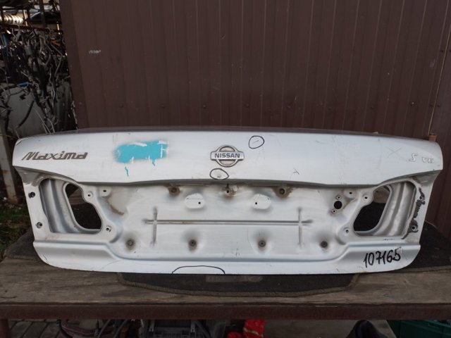 Кришка багажника кузова H43003Y5CM NISSAN