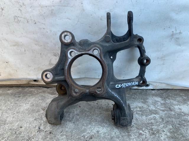 Кулак поворотний правий K0702611X MAZDA