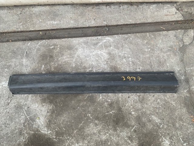 Молдинг передніх лівих дверей KB7W51RB0B MAZDA