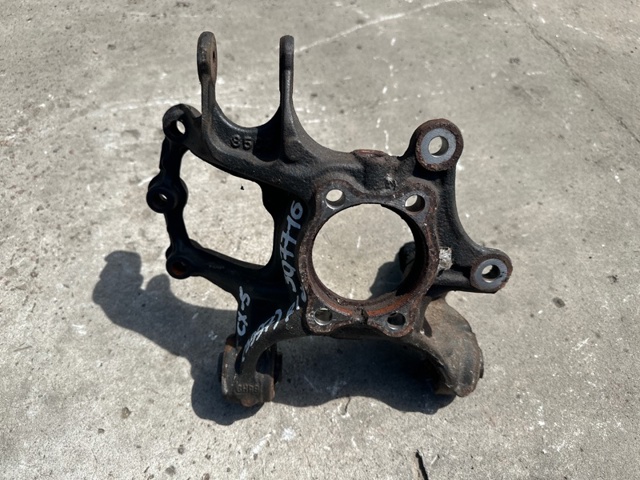 Кулак поворотний лівий KB9A2612X MAZDA
