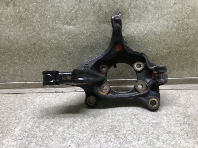 Цапфа - поворотний кулак передній, правий KD3533021 MAZDA