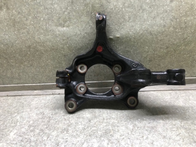 Цапфа передня ліва KD3533031 MAZDA