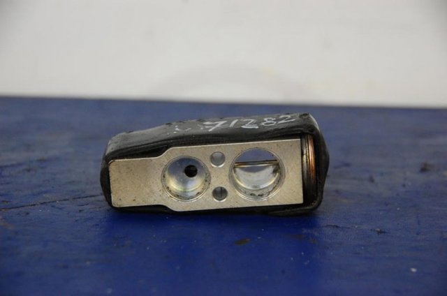 Клапан TRV, кондиціонера L20661J14 MAZDA