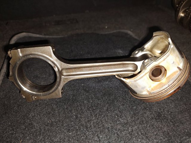 Поршень двигуна без кілець L3YH11010 MAZDA