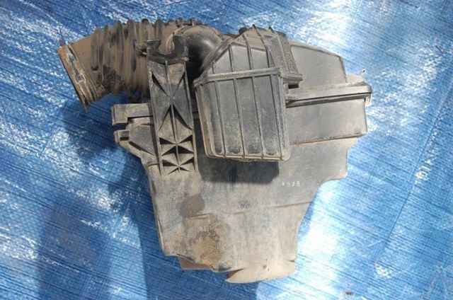 Корпус повітряного фільтра LF5013320D MAZDA