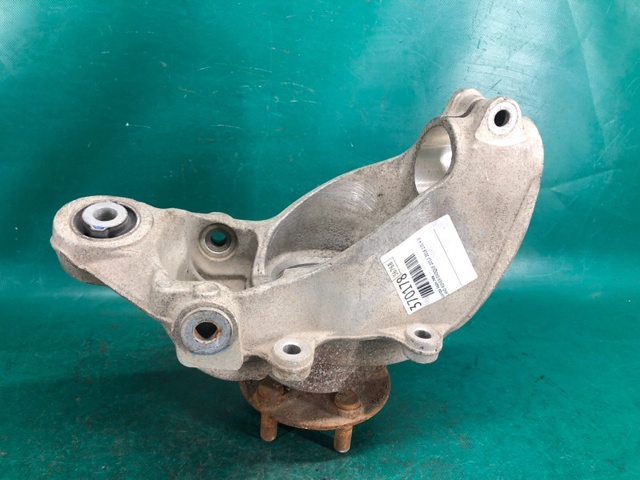 Цапфа поворотна ліва LR068884 LAND ROVER