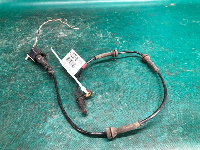 Датчик АБС (ABS) задній, лівий LR082224 LAND ROVER