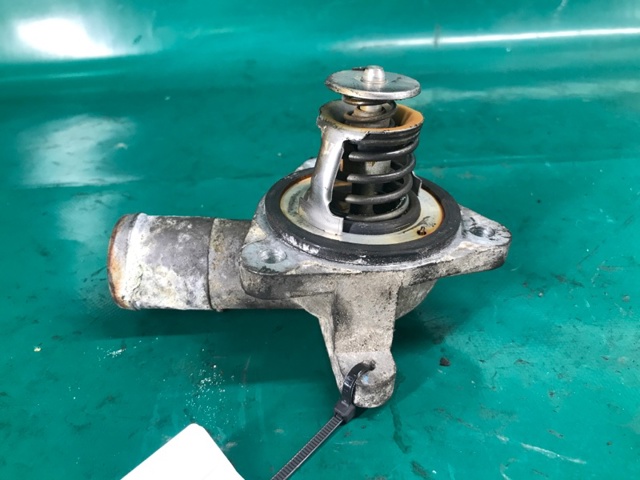 Корпус термостата в зборі MD350415 MITSUBISHI