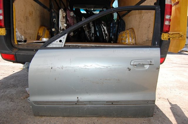 Дверь передня ліва MR273243 MITSUBISHI