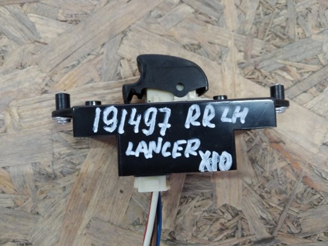 Кнопка стеклоподъемника mitsubishi lancer x 10 07-15 MR587944