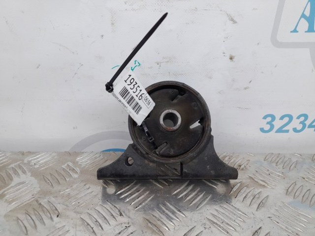 Подушка (опора) двигуна, передня MR589152 MITSUBISHI