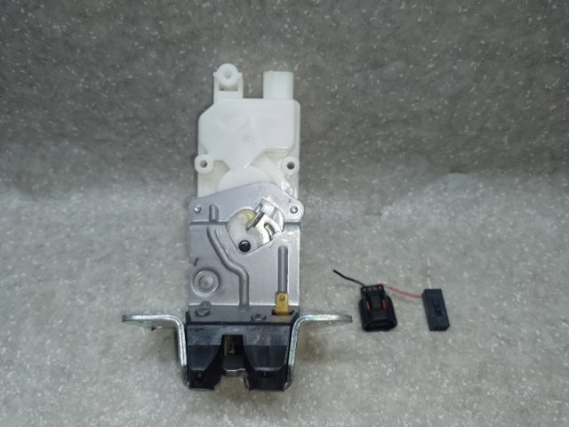 Замок дверей багажника MR959620 MITSUBISHI