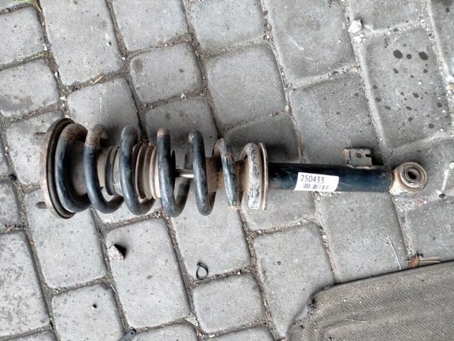 Стійка передня MR992321 MITSUBISHI
