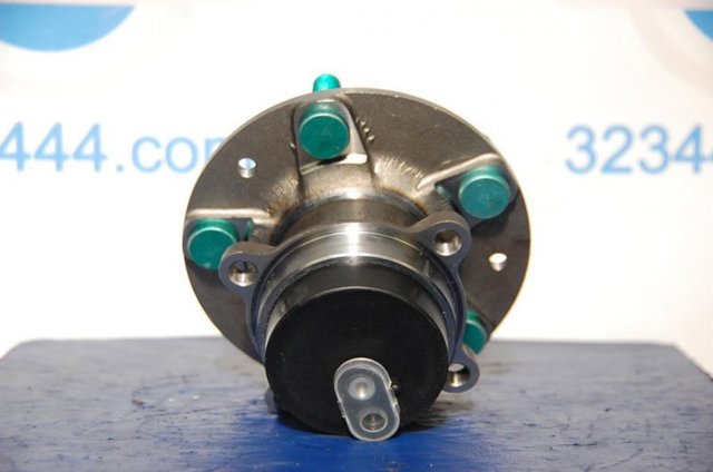 Маточина переднього колеса NE513304X MAZDA