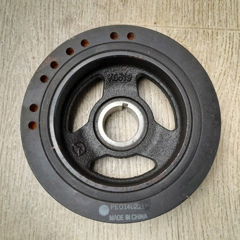 Шків колінвала PE0111400A MAZDA