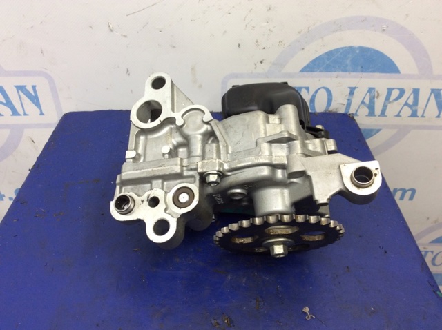Масляний насос двигуна PE0114100 MAZDA
