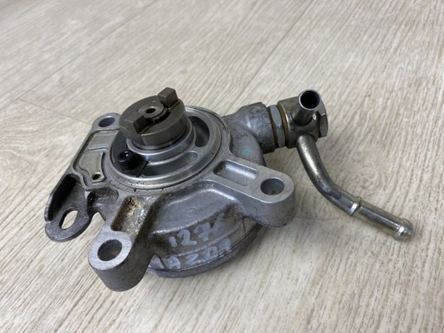 Насос вакуумний PE0718G00B MAZDA