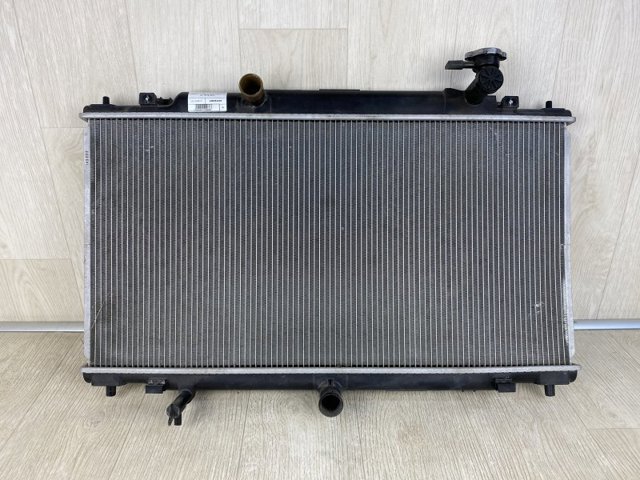 Радіатор системи охолодження двигуна PE1615200 MAZDA