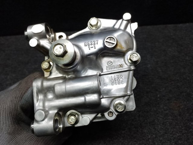 Масляний насос двигуна PY0114100 MAZDA