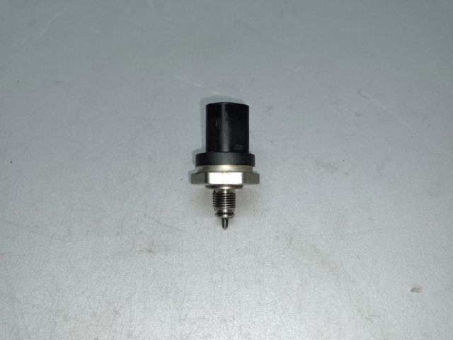 Датчик тиску масла SH0118541 MAZDA