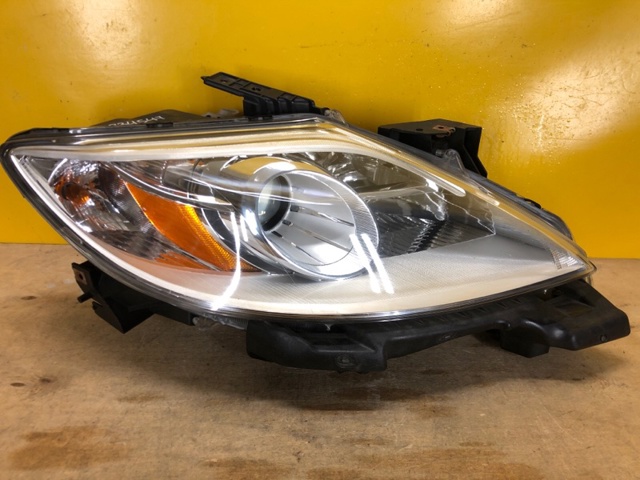 Фара передня права TE8051031C MAZDA