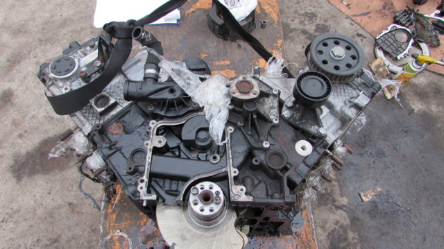 Шток двигуна, впускний, правий 059109009BK VAG