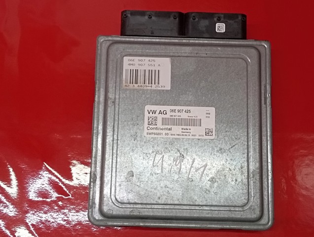Комп'ютер двигуна 06E907425 VAG