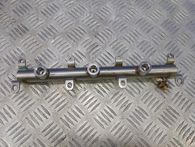 Розподільник палива (рампа), лівий 06M133315L VAG
