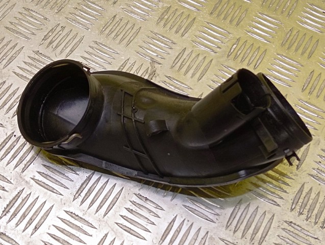 Водяний патрубок 11117800048 BMW