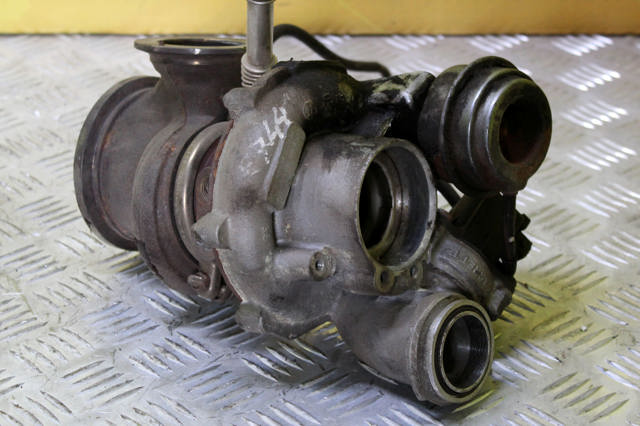 Турбонаддув 11657576985 BMW
