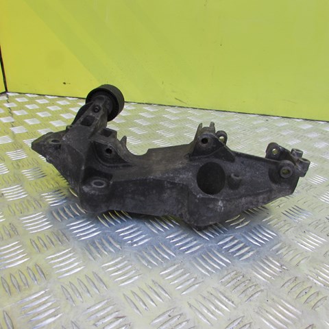 Кронштейн генератора 117103703R RENAULT