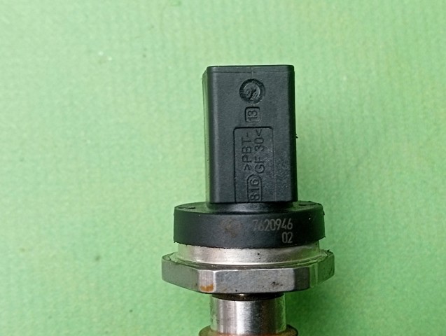Датчик тиску палива 13537620946 BMW