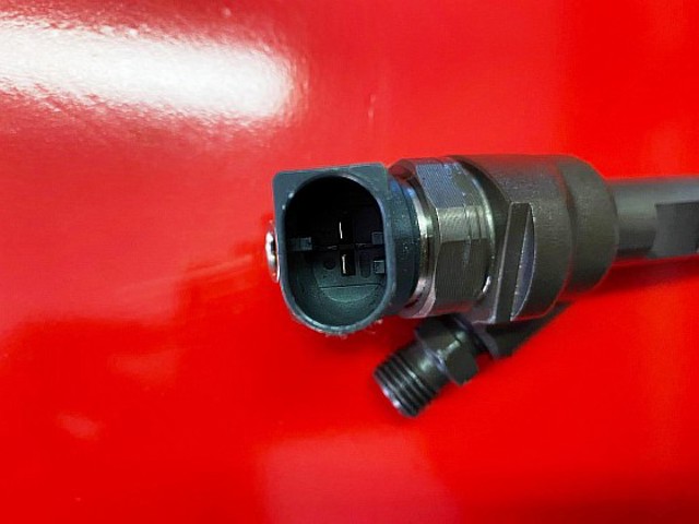 Форсунка дизельна в зборі, розпилювач + тримач 13537789661 BMW