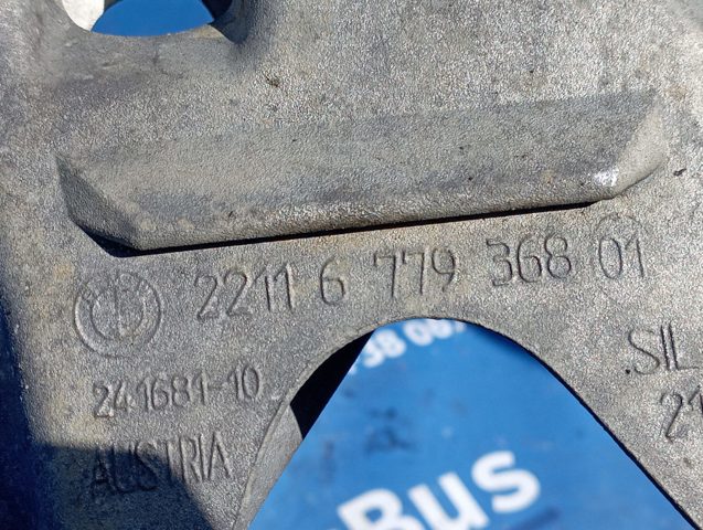 Кронштейн подушки (опори) двигуна, правої 22116779368 BMW