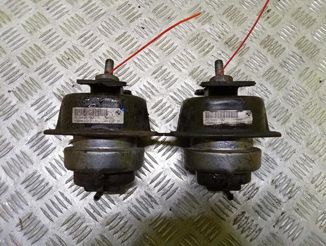 Подушка (опора) двигуна, ліва/права 22116795417 BMW