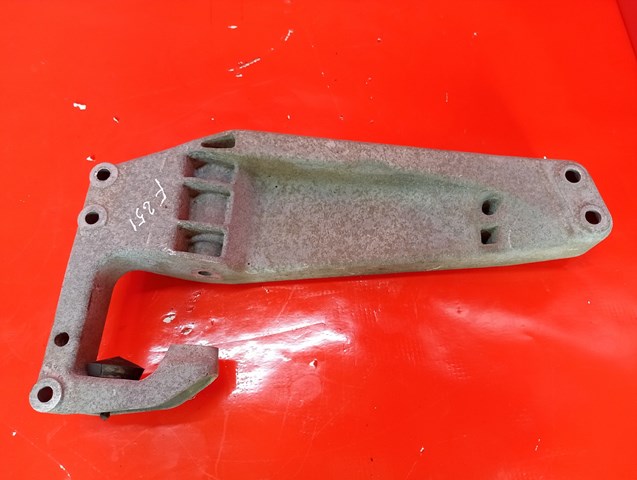 Кріплення кпп 22316786567 BMW