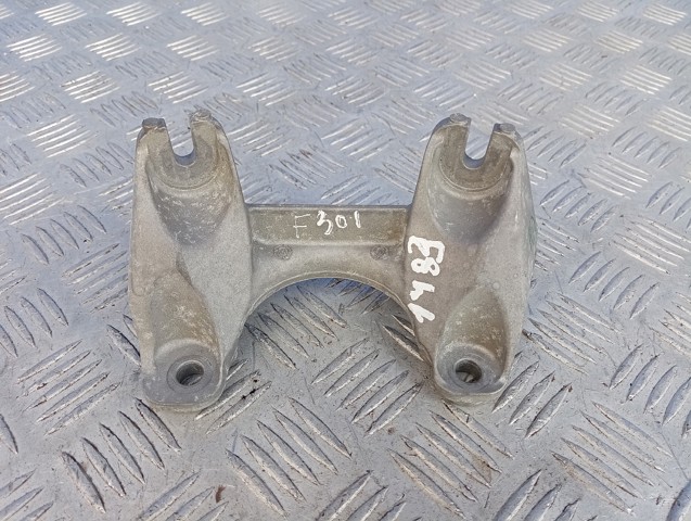 Кріплення подушки коробки передач 22316796613 BMW