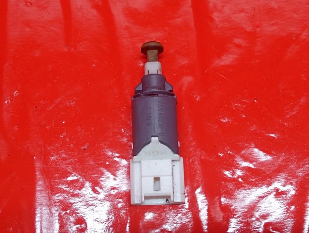 Датчик включення зчеплення 253250780R RENAULT