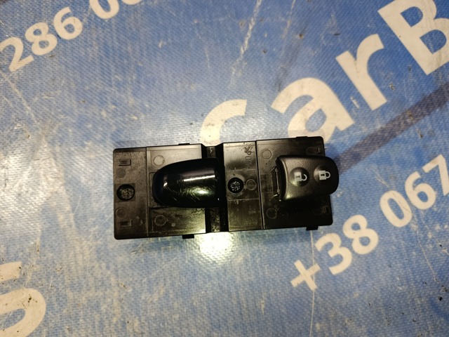 Кнопка вмикання двигуна склопідіймача передня права 254111KA5A NISSAN