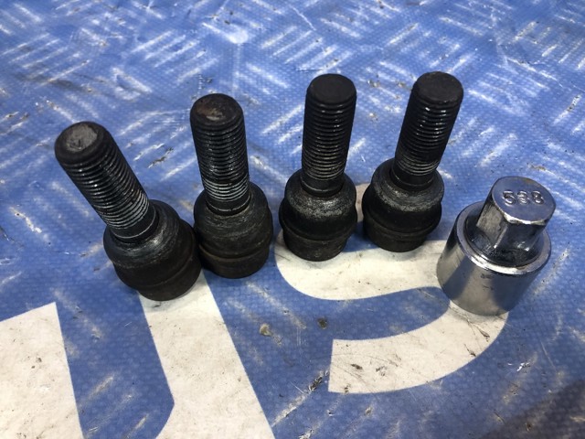 Болти до колеса 2H0698137 VAG