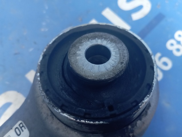 Правий важіль передній нижній підвіски 31106893550 BMW