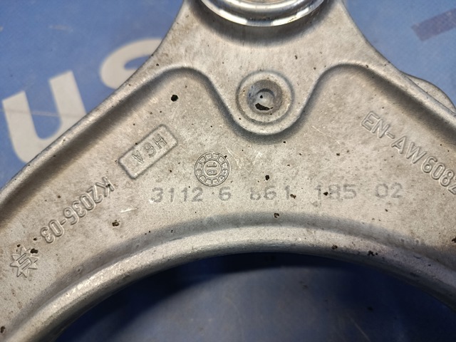 Важіль передньої підвіски верхній, лівий/правий 31126861185 BMW