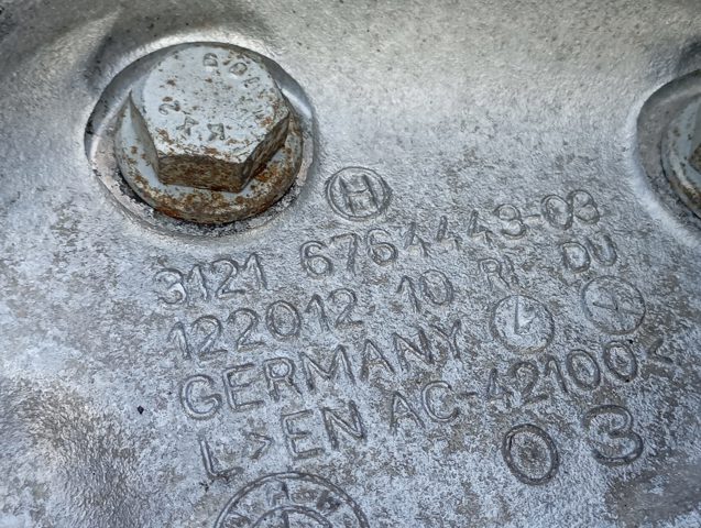 Кулак поворотний передній лівий 31216764443 BMW