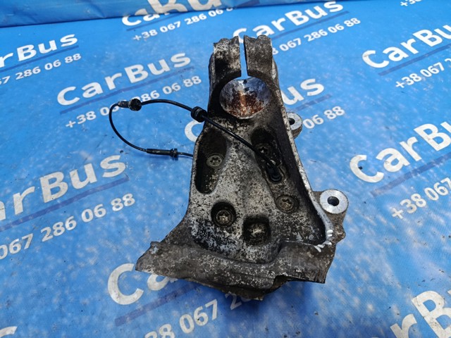Цапфа поворотна права 31216792288 BMW