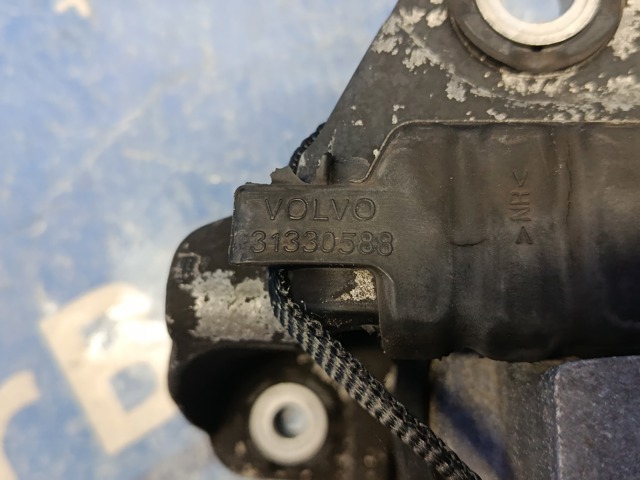 Права подушка двигуна 31330588 VOLVO