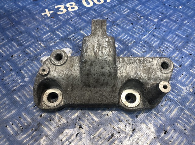 Кронштейн подушки (опори) двигуна, лівої 31686307 VOLVO