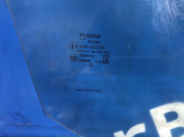 Скло передніх дверей, правих 31688227 VOLVO
