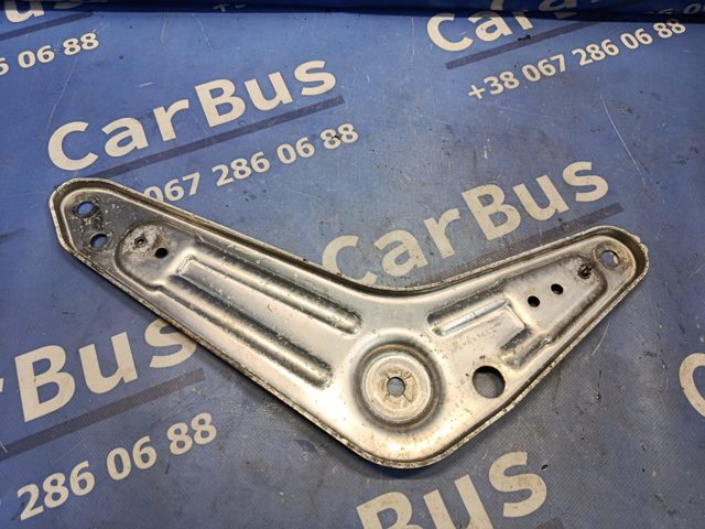 Кронштейн задньої балки 33306885676 BMW