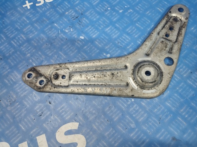 Кронштейн задньої балки 33326770977 BMW