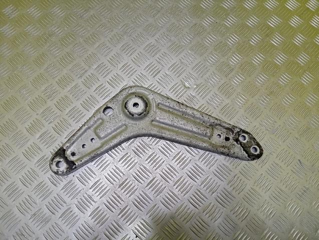 Кронштейн задньої балки 33326770977 BMW
